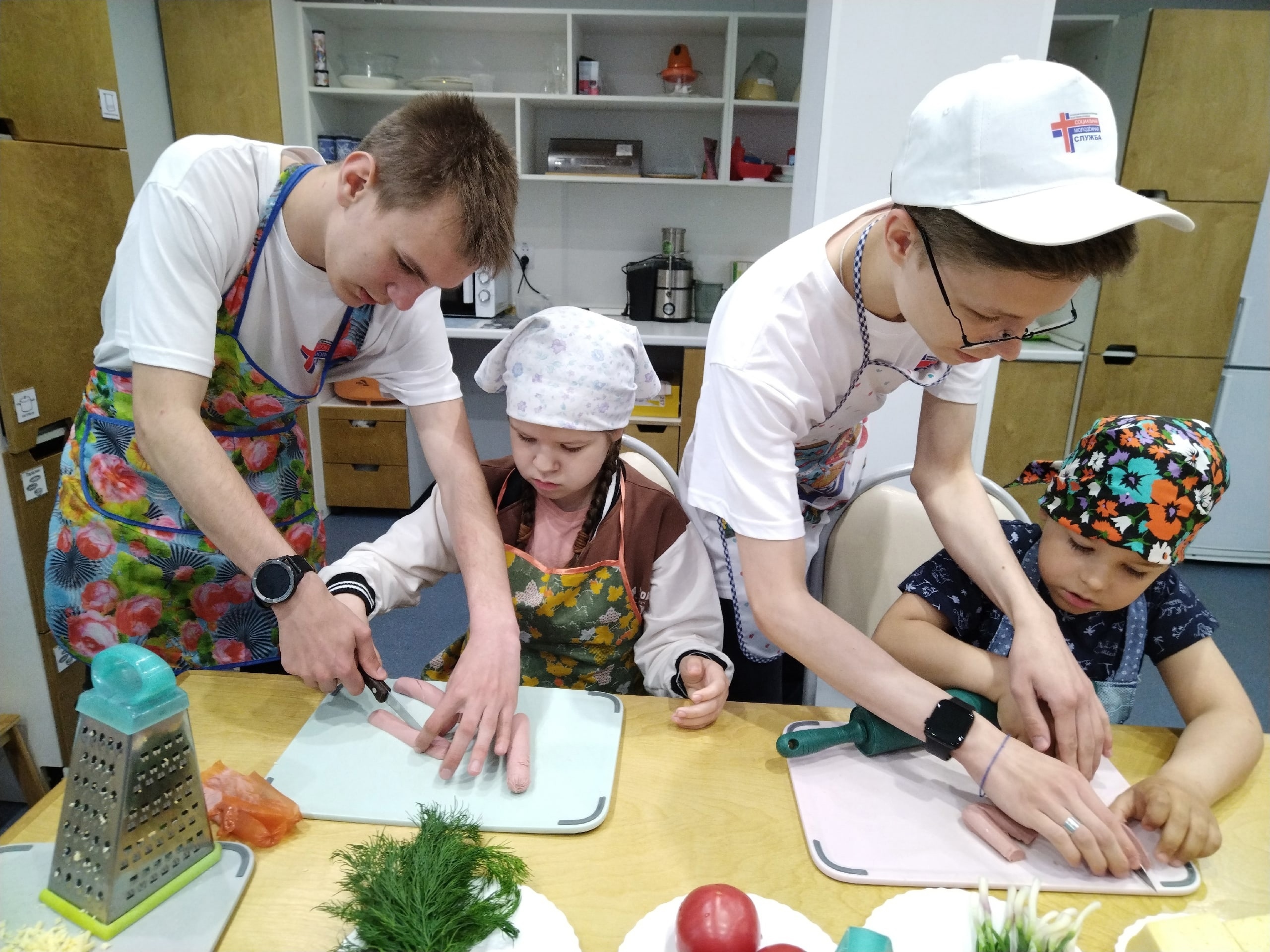 Открытый урок повар. Готовим проект. Учащиеся 10 класса готовят проект. Благотворительный фонд Пенза.